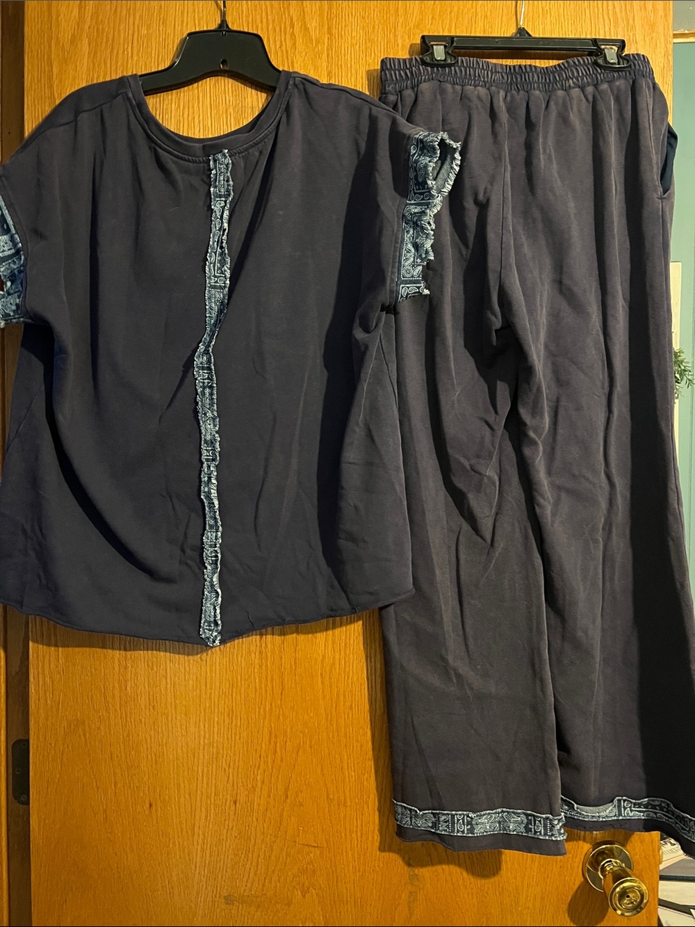 Women blue Peace-Print Umgee Set - Comfortable Lounge Tee & Pants - Picture 2 of 4